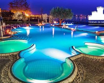 Stella del Garda - לאציזה - בריכה