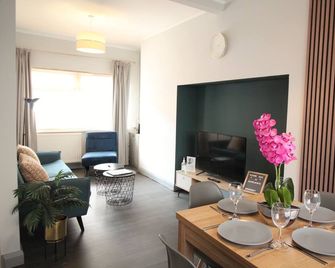 Anjore House - Modern House in Belfast City - Belfast - Essbereich