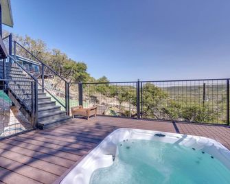 Hot Tub, Boat Ramp: Cabin Close to Canyon Lake - Canyon Lake - Balcony
