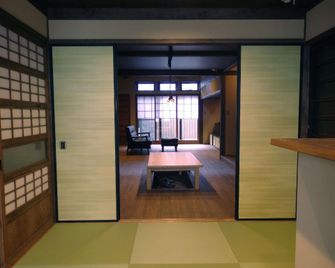 Kyoto Machiya Guesthouse Izayoi - Kyoto - Bedroom