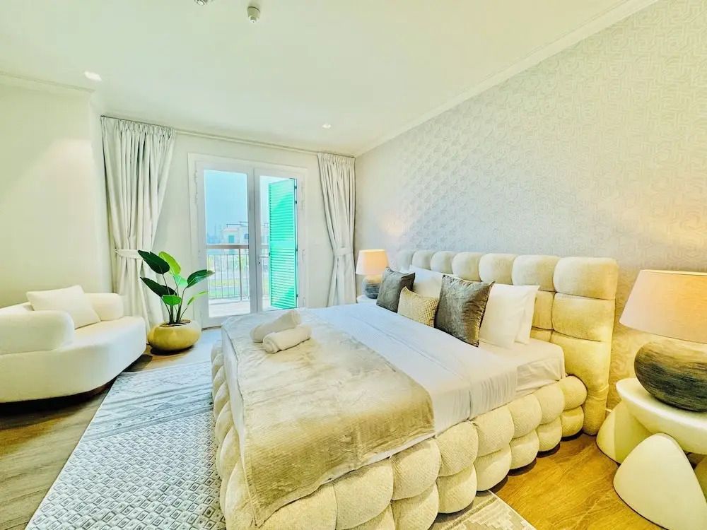 Venduras - Spacious 4BR Villa in La Mer - دبي - غرفة نوم