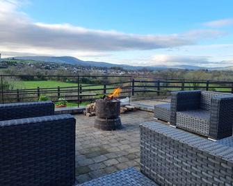 Sperrinview House - Cosy 4 Bedroom Retreat - Magherafelt - Balcony