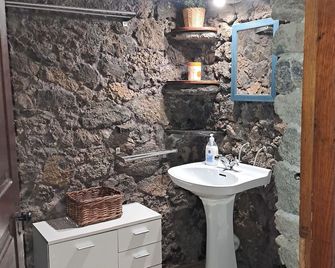 Casa Rural Aborigen Bimbache Canary style house with original lava bathroom - Valverde - Innenhof