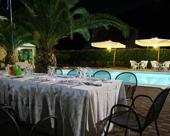 Hotel Marinella - Піццо - Басейн