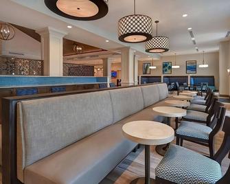 Your Home of Comfort and Joy! 2 Relaxing Units, Kitchen, Free Breakfast, Pool! - Winter Garden - Restaurant