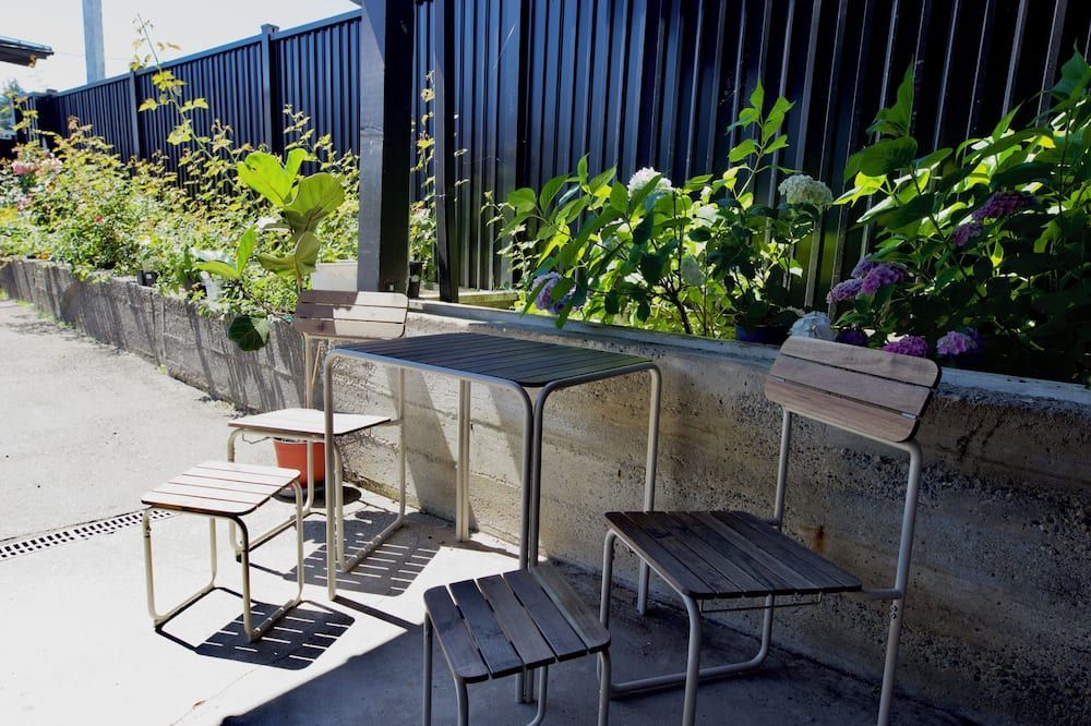 Cozy Luxe Retreat / Designer 2-Bedroom Suite with AC - ונקובר - פטיו