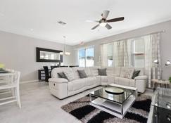 Four Bedrooms at Compass Bay Resort - Kissimmee - Vardagsrum