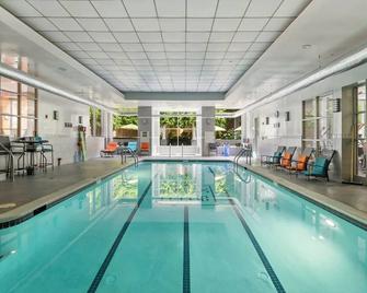 Cozy Pentagon City Retreat - Arlington - Piscina