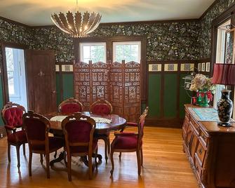 Hidden Gem Charles Town Harpers Ferry location - Charles Town - Dining room