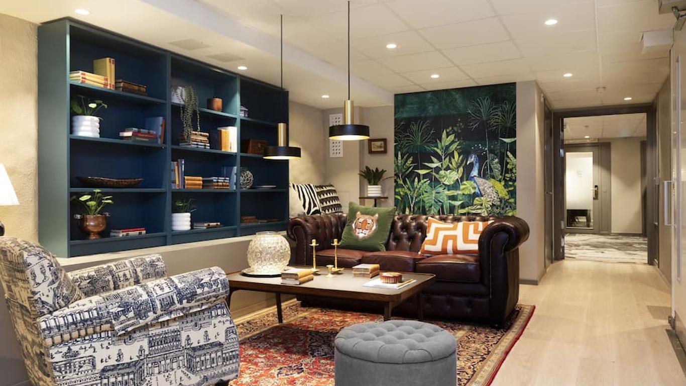 إيليت هوتل أدلون