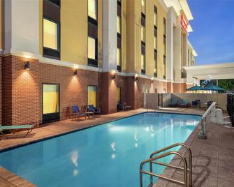 Hampton Inn and Suites by Hilton Tampa Busch Gardens Area - Tampa - Pool