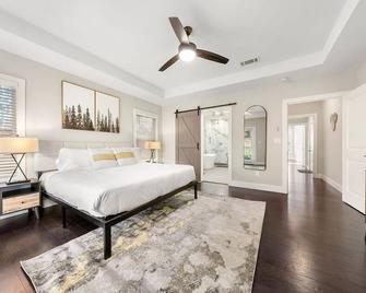 Twin Homes - 8 Bedroom Retreat In Central Atl - Atlanta - Bedroom