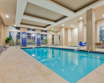 Hampton Inn & Suites Downtown Owensboro/Waterfront - Owensboro - Piscina
