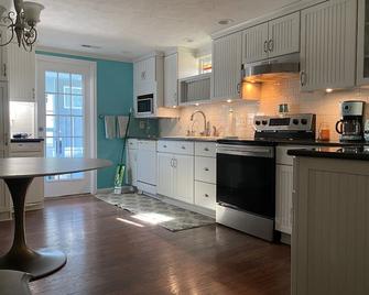 Morse Haven Resort--Cottage in Heart of Morse Reservoir Community - Cicero - Kitchen