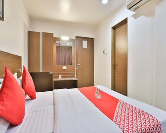 Oyo 14837 Hotel Uberoi Anand - Bareilly - Habitación