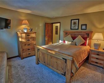 Sundowner II #224 (On 4 O'Clock Rd, with on-site Hot Tub) - Breckenridge - Habitación