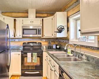 17 Mi to Appalachian Trail Marshall Mtn Retreat! - Marshall - Cocina