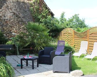 La Grande Malardiere - Saint-Georges-Buttavent - Patio