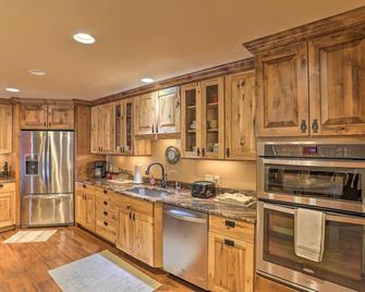 Modern Deadwood Apt with Mountain Views and Grill! - Deadwood - Kitchen