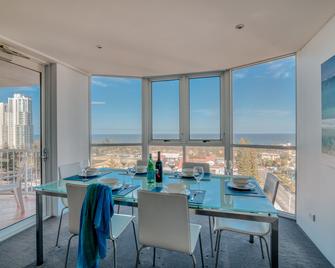 Bel Air on Broadbeach - Broadbeach - Dining room