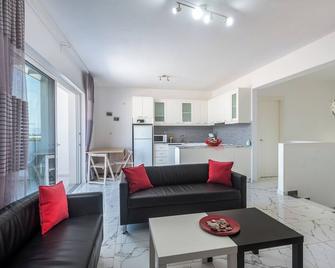 Lilu Villa 2 with Private Pool - Tigaki - Wohnzimmer