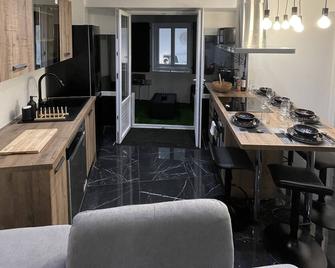 Appartement hors du commun avec son jacuzzi - Salies-de-Béarn - Cuisine