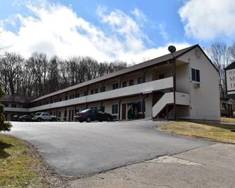 Plymouth Motor Lodge - Terryville - Edificio