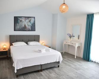 Zeytin Arasi Apart Otel - Ayvalık - Soveværelse