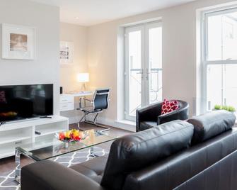 Roomspace Serviced Apartments - Trinity House - Reigate - Living room