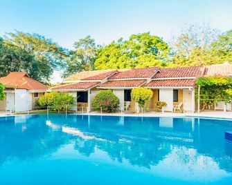 Seis Playas Hotel - Tamarindo - Piscina