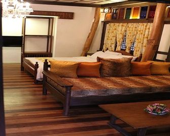 Sulyap Bed & Breakfast - Casa De Alitagtag Boutique Hotel - Santa Cruz - Habitación