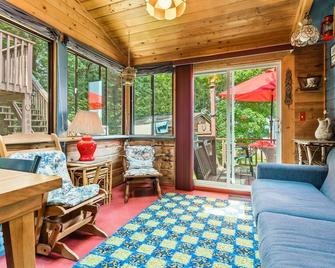 Minric Cottage - Minden - Living room