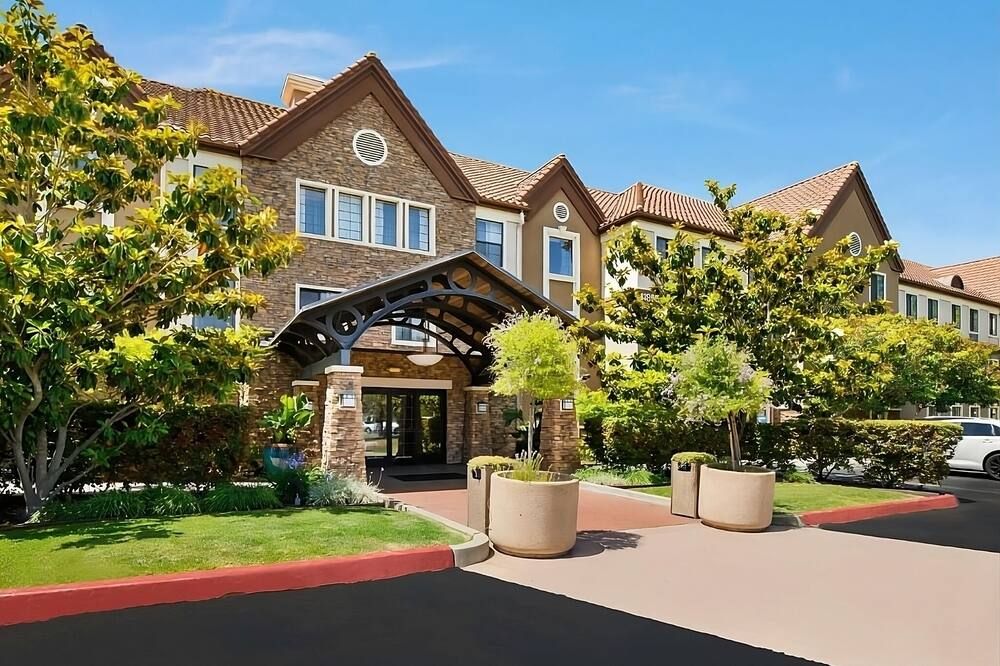 2 Family-Friendly Units w/ Full Kitchen & Outdoor Pool, Minutes to San Diego Zoo - San Diego - Building