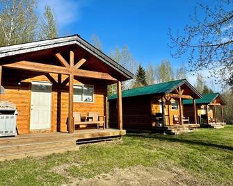 Cozy cabin with WiFi and AC in charming Valemount. Cabin 1 - Valemount - Edificio