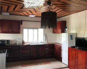 Deux-Palmes-Kribi, proche de la plage, confortable et adapté aux familles - Kribi - Kitchen