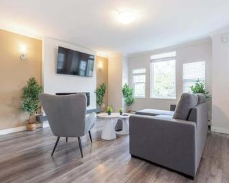 Sleek Modern Escape –Comfort and Style in the City - Vancouver - Sala de estar