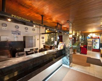 Slavyanska Beseda Hotel - Sofia - Front desk