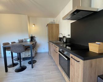 Charming new T2 apartment 2 minutes walk from the village center - Vallon-Pont-d'Arc - Cuisine