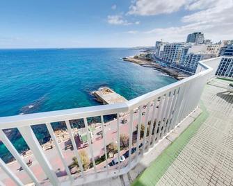 Sliema Chalet Hotel - סליאמה - מרפסת
