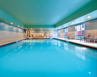 Holiday Inn Express Calhoun South by IHG - Calhoun - Pool