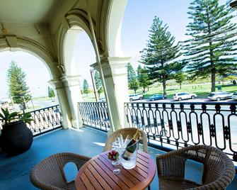 Largs Pier Hotel Motel - Largs Bay - Varanda