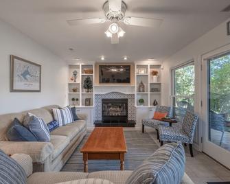 Lionshead Overlook Pt. II by Innsbrook Vacations! - Wright City - Sala de estar