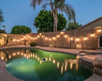 Massive 5 bdrm Getaway wPool, Hot Tub, Game Room - Gilbert - Pool