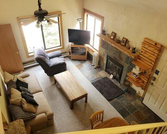 Ski in Ski out Family Condo @ Eagle Point - Beaver - Living room