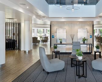 Holiday Inn Express Leigh - Sports Village By IHG - Leigh - Lobby