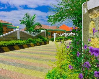 Ten villa luxury resort - Lodwar