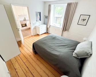 Cozy & romantic apartment in the Heart of Aalborg - Aalborg - Habitació