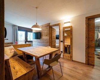 Residence Lastei - San Martino di Castrozza - Matsal