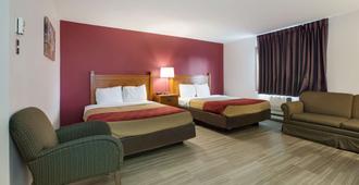 Econo Lodge Inn & Suites - Escanaba - Schlafzimmer