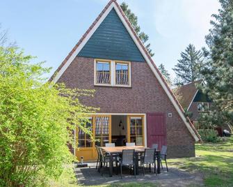 Restyled Holiday Home With Dishwasher, on a Holiday Park, 9 km. From Breda - Oosterhout - Innenhof